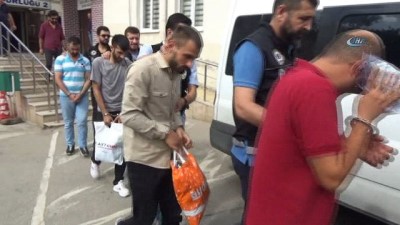 polise saldiri -  Bursa'da uyuşturucu operasyonu: 2 Milyonluk uyuşturucu ele geçirildi, 3 polis yaralandı  Videosu