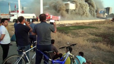 mobilya magazasi -  Diyarbakır'da korkutan yangın...Yangının dumanı gündüzü geceye çevirdi Videosu