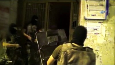 ozel harekat polisleri -  İstanbul'da DEAŞ terör örgütüne yönelik operasyon kamerada  Videosu