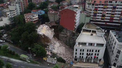 toprak kaymasi - Beyoğlu'nda bina çöktü - Havadan görüntüler - İSTANBUL  Videosu