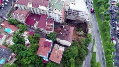 cokme tehlikesi -  Binadan toprak kayma anı drone ile havadan görüntülendi  Videosu