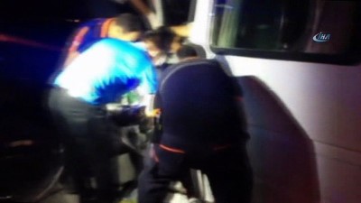 ticari arac -  Tunceli’de minibüs ile hafif ticari araç çarpıştı: 21 yaralı  Videosu