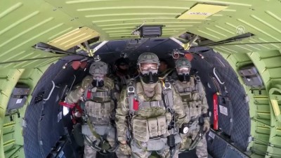 bordo bereli - Bordo berelilerin paraşüt eğitiminden özel görüntüler  Videosu