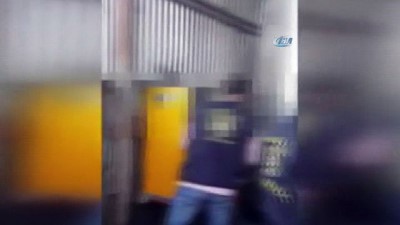 akaryakit kacakciligi -  Tuzla'da nakliyat şirketine kaçak akaryakıt operasyonu...10 numara yağ ele geçirilen operasyon anı kamerada  Videosu