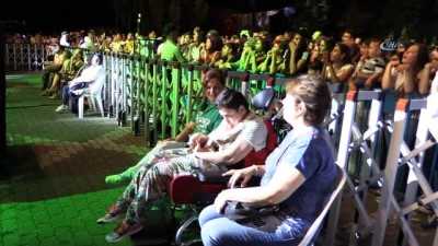 sanat muzigi -  Gökhan Tepe Kocaeli'de konser verdi  Videosu