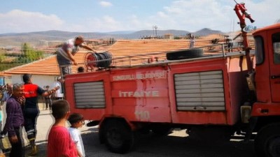 cati kati -  Çatıda çakmaklı oynayan çocuklar evi yaktı Videosu