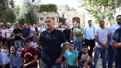 ozel kuvvetler - Filistinliler ikindi namazını Mescid-i Aksa'nın kapısında kıldı - KUDÜS Videosu