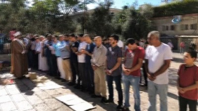 oturma eylemi -  - Filistinliler İkindide Mescid-i Aksa’ya Alınmadı Videosu
