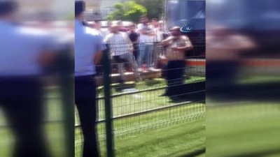 intihar -  İntihar girişimi trafiği durdurdu  Videosu