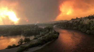 15 bin kisi - Kaliforniya'daki orman yangını kontrol altına alınamıyor Videosu