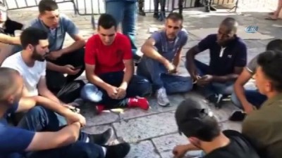 oturma eylemi -  - Mescid-i Aksa'da oturma eylemi
- Filistinli Müslümanlar, “Canımız kanımız sana feda olsun ey Mescid-i Aksa” sloganları attı Videosu