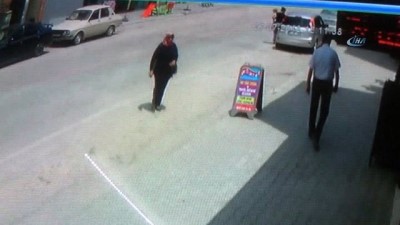 kucuk kiz -  Otomobil küçük çocuğa böyle çarptı  Videosu