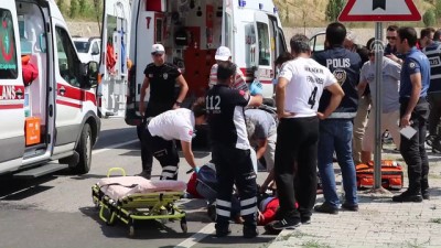 sehit - İki polise hafif ticari araç çarptı: 1 şehit, 1 yaralı - ÇANKIRI  Videosu