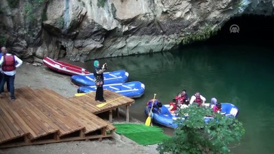 yabanci turist - Toroslarda botla göl keyfi - ANTALYA  Videosu