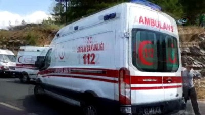 tur otobusu -  Çinli turistleri taşıyan tur otobüsü otomobil ile çarpıştı: 2 ölü, 31'i Çinli 33 yaralı  Videosu