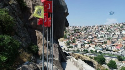 2009 yili -  Türkiye'nin en büyük Atatürk maskı bakıma alındı  Videosu
