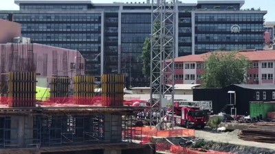 hava yastigi - Beyoğlu'nda inşaat işçileri vince çıkarak eylem yaptı - İSTANBUL Videosu