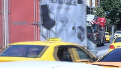 insaat alani -  Beyoğlu'nda paralarını alamayan işçiler vincin tepesinde eylem yaptı Videosu