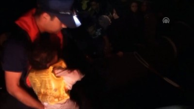 kacak gocmen - Çeşme açıklarında 49 kaçak göçmen yakalandı - İZMİR Videosu
