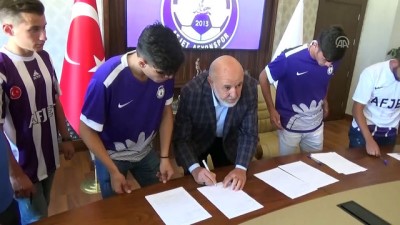 imza toreni - Afjet Afyonspor, altyapıdan 4 oyuncusuyla sözleşme imzaladı - AFYONKARAHİSAR  Videosu