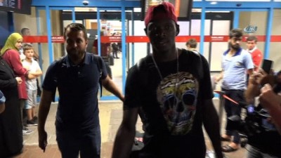 orient - Trabzonspor Zargo Touri ve Eric Ayuk'u Trabzon'a getirdi  Videosu