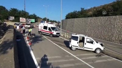 Otomobil istinat duvarına çarptı: 1 ölü, 1 yaralı - SİNOP