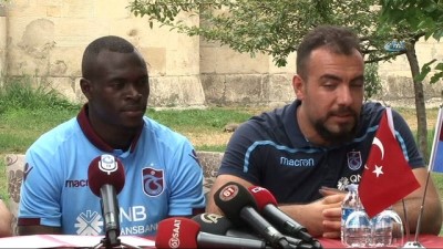 Trabzonspor'da Zargo Toure sözleşme imzaladı -2- 