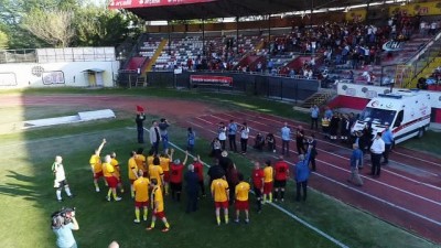 tezahur - Atatürk Stadyumu'ndaki son maçı Eskişehirspor'un efsaneleri kazandı Videosu