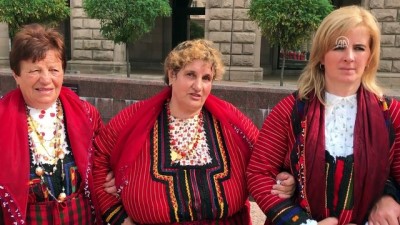 halk oyunlari - Bulgaristan'da halk oyunlarıyla protesto - SOFYA Videosu