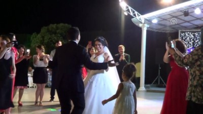 resmi nikah - Eşini 7 bin kilometre uzakta buldu - ÇANAKKALE  Videosu