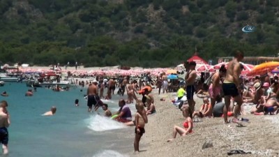 yuzme -  Sıcağı gören kendini denize attı Videosu