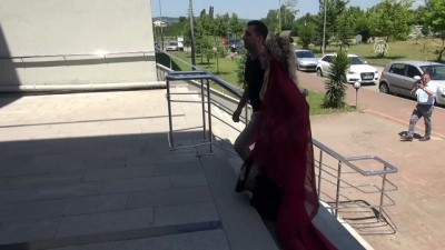 resmi nikah - Tek ders sınavına kına elbisesiyle girdi - ZONGULDAK Videosu