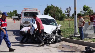 karayollari - Tuğla yüklü kamyon ile otomobil çarpıştı: 3 yaralı - BURDUR Videosu