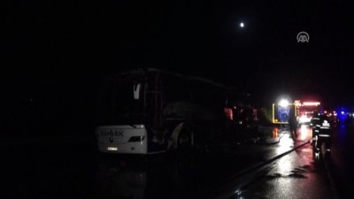 otobus yangini - Eskişehir-Ankara karayolunda yolcu otobüsü yandı (2) - ESKİŞEHİR  Videosu