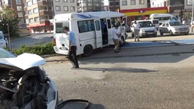 isci servisi -  İşçi servisi ile otomobil çarpıştı:12 yaralı  Videosu