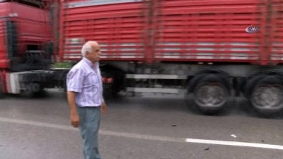 tir kazasi -  Kazanın yaşandığı bölgede canlarını hiçe sayarak trafiği yavaşlattılar  Videosu