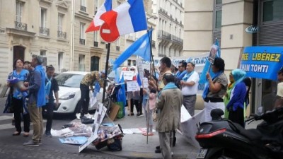2009 yili -  - Uygur Türkleri Paris'te Çin Konsolosluğu Karşısında Gösteri Yaptı Videosu