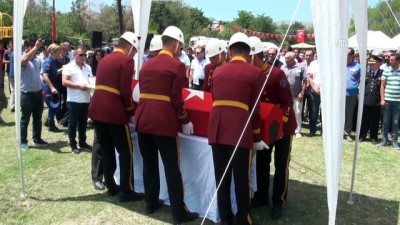 karakol komutani - Yaşamını yitiren karakol komutanı son yolculuğuna uğurlandı - ANKARA  Videosu