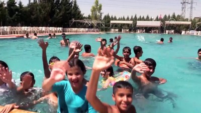 yuzme kursu - Cizreli çocukla yüzme öğreniyor - ŞIRNAK Videosu