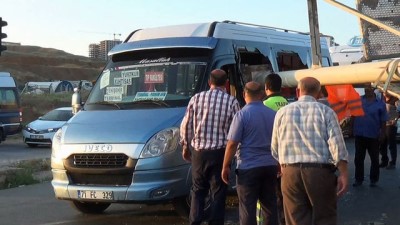 yolcu minibus -  Kavşakta U dönüşü yaparken çocuğun canına mal oluyordu Videosu