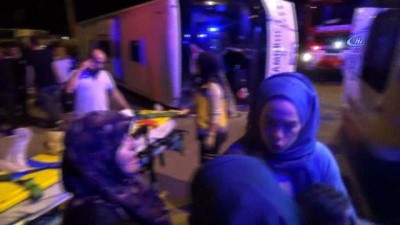 tir soforu -  Kütahya'da tırın çarptığı yolcu otobüsü devrildi: 1 ölü, 13 yaralı  Videosu