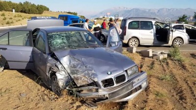 İki otomobil çarpıştı: 4 yaralı - ERZİNCAN