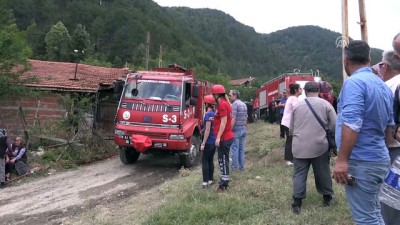 yildirim dusmesi - Köyde çıkan yangında cami, köy odası ve 6 ev yandı (2) - KARABÜK Videosu