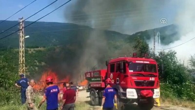 yildirim dusmesi - Köyde çıkan yangında cami, köy odası ve 6 ev yandı - KARABÜK Videosu