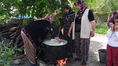 cicekli - Köylü kadınlar 'çeçil peyniri' üretimine başladı - KARS  Videosu