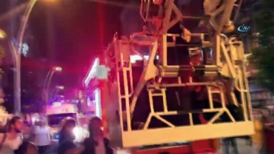  Nargile közünden çıkan yangında 8 kişi dumandan etkilenerek hastaneye kaldırıldı 