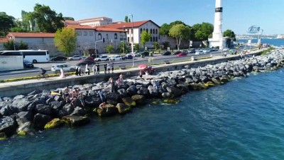  Plaja dönen Sarayburnu sahili havadan görüntülendi 