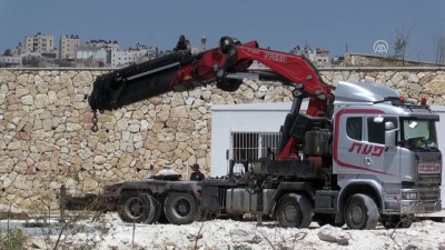 (TEKRAR) İsrail Kudüs'teki El-Ayzariyye'ye konteyner evler koyuyor