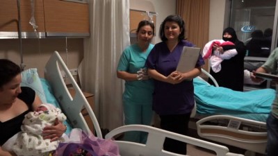 reina -  Biri Hristiyan diğeri Müslüman iki kadın aynı anda doğum yaptı  Videosu