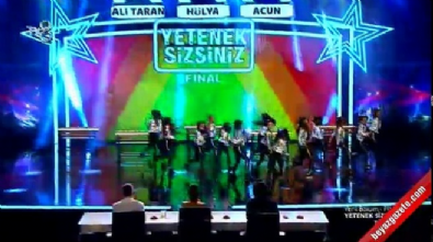 Quenns Of The Dance grubunun final performansı  Videosu